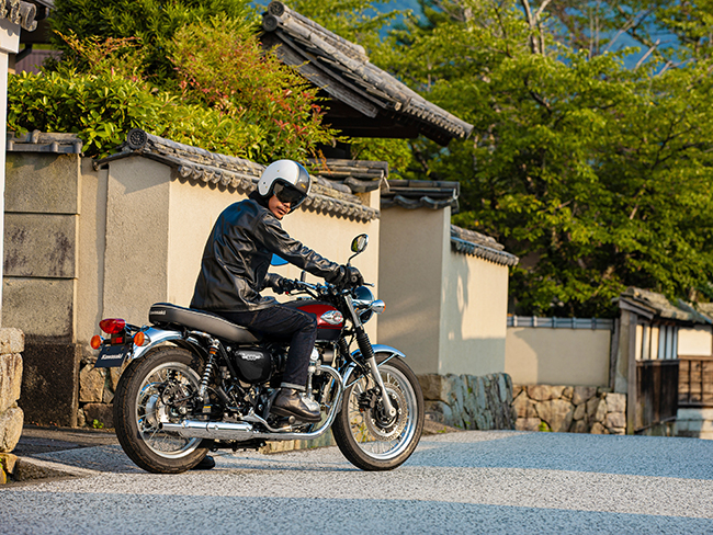 kawasaki w800 action