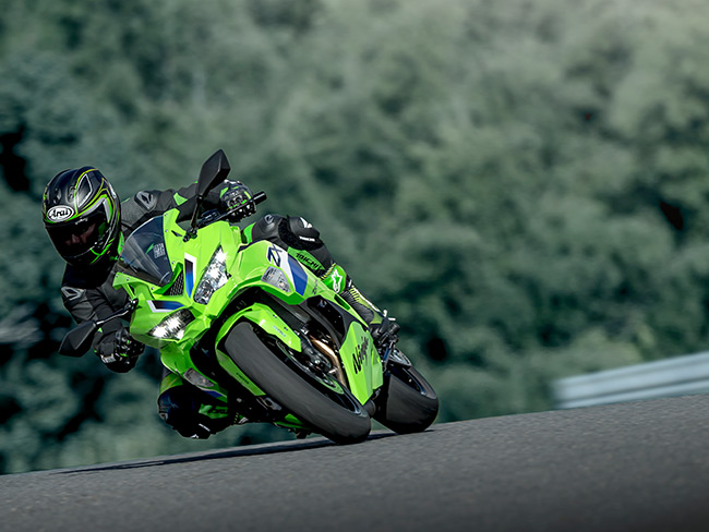 kawasaki ninja zx-4rr on racetrack